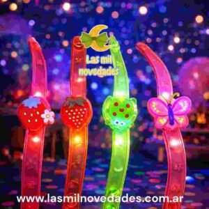 PULSERA LUMINOSA x1 MUÑEQUITO FIJO variedad de colores y personajes - Imagen 1