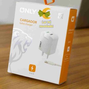 CARGADOR ONLY V8 DESMONTABLE CON 2 ENTRADAS USB MOD 06